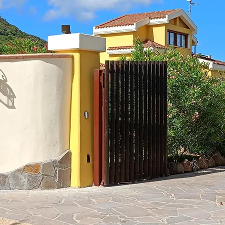 Saige , Piscina Con Idromassaggio Villa Alghero