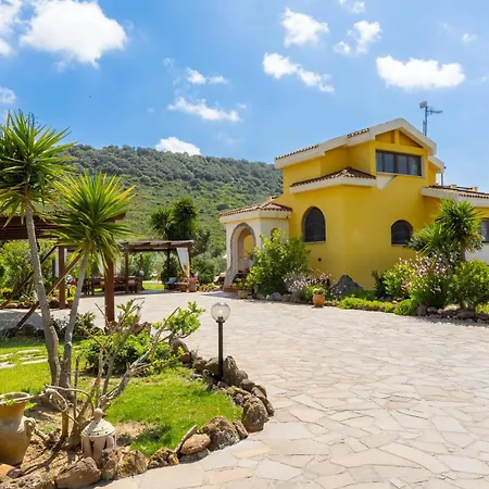 Saige , Piscina Con Idromassaggio Villa Alghero